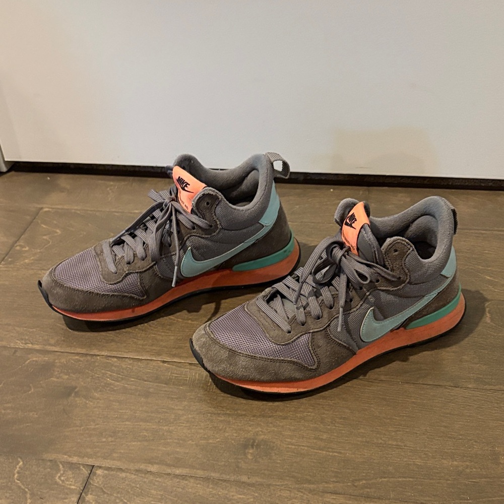 Vintage Nike Charcoal and Mint Athletic Shoes